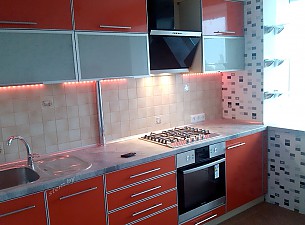 Кухня пластик в алюминиевом профиле, оранжевый